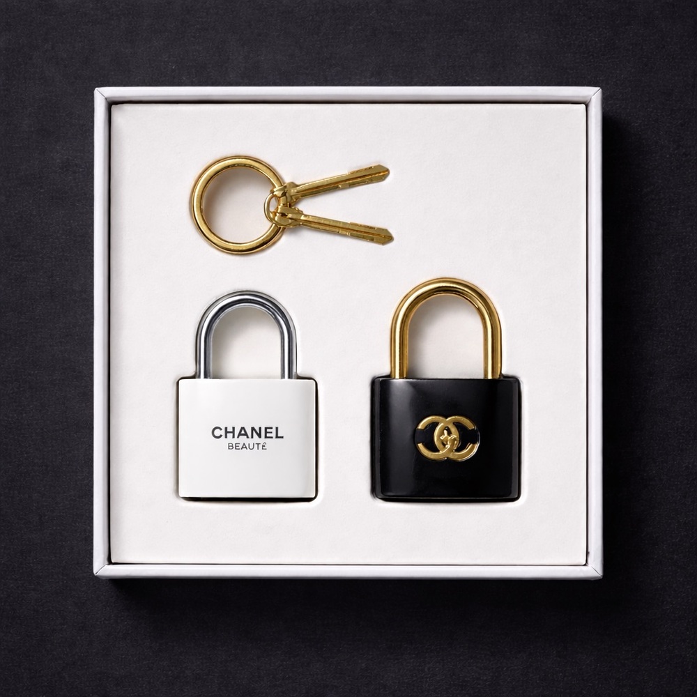Chanel Black and White Padlock Set with Gold Key